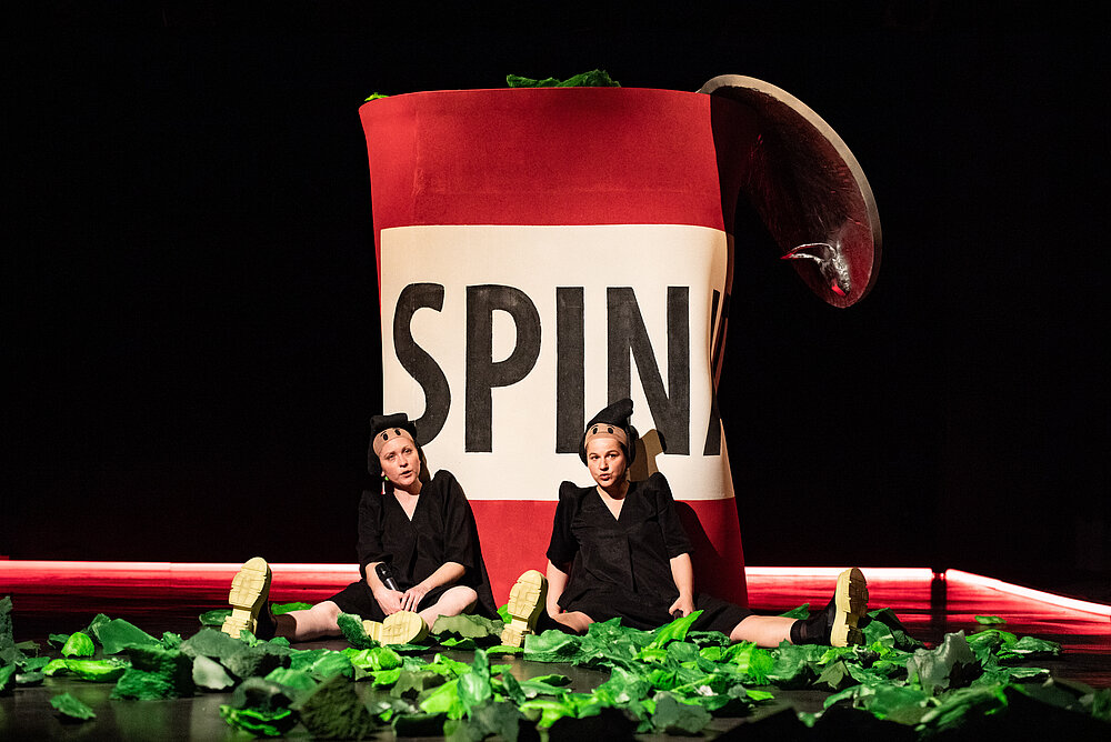 Schauspiel 'Liebe/Eine argumentative Übung' von Sivan Ben Yishai. Nicola Schubert, Mirjam Radovic im Freien Werkstatt Theater
