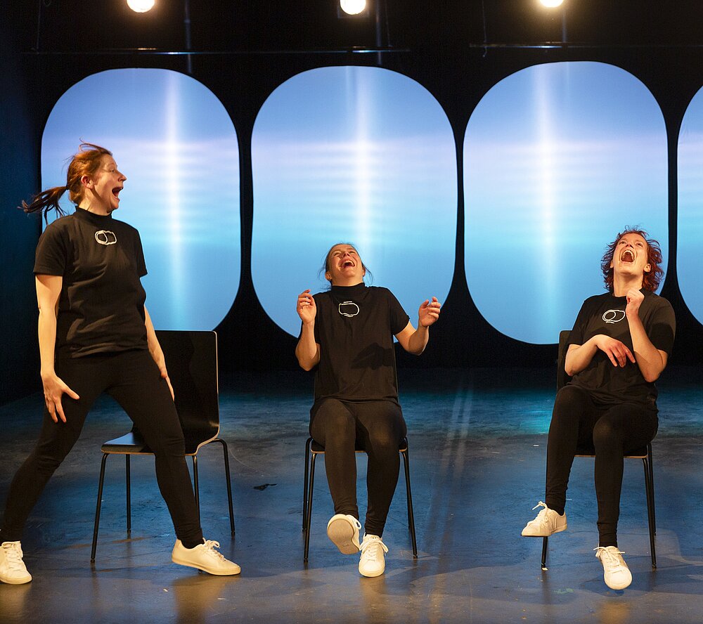 Szene aus „Revolt. She said. Revolt again.“ von Alice Birch. Schauspiel des Freien Werkstatt Theater Köln.
