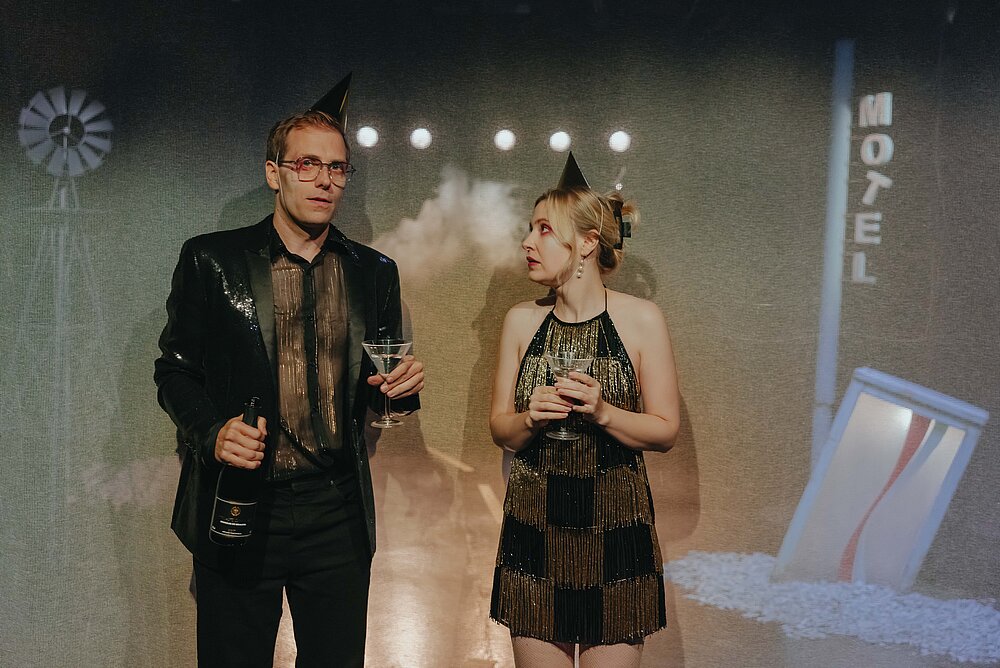 Fotos: Markus J. Bachmann Szene aus „Mister Paradise“ von Tennessee Williams des Freien Werkstatt Theater Köln mit Annina Euling und Sven Gey.